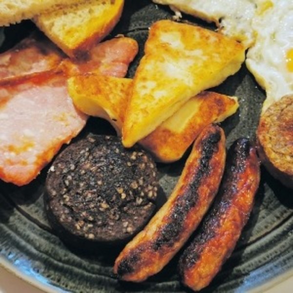 A full Irish breakfast plate at The River Cafe